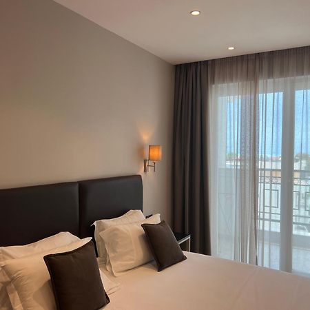 Coastline Luxury Apart Hotel Golem  Luaran gambar