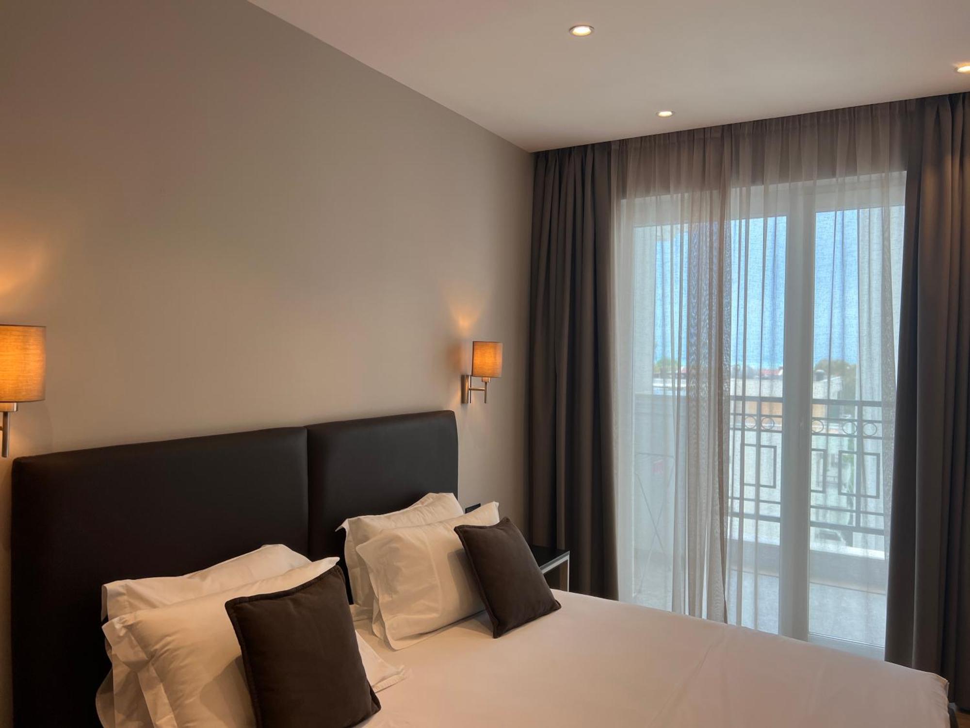 Coastline Luxury Apart Hotel Golem  Luaran gambar