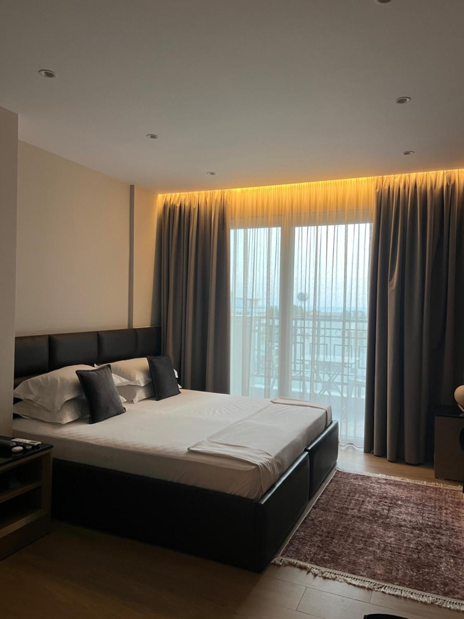 Coastline Luxury Apart Hotel Golem  Luaran gambar