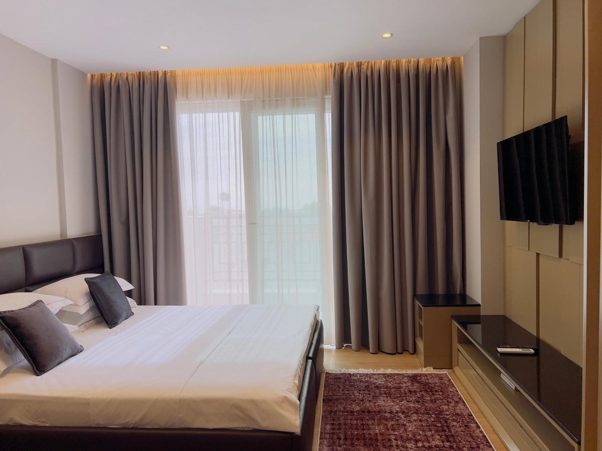 Coastline Luxury Apart Hotel Golem  Luaran gambar