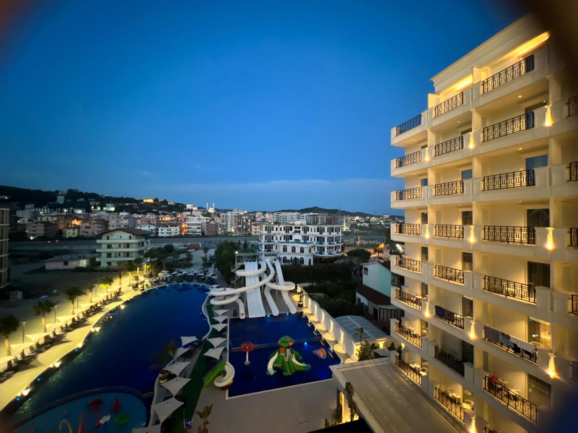 Coastline Luxury Apart Hotel Golem  Luaran gambar