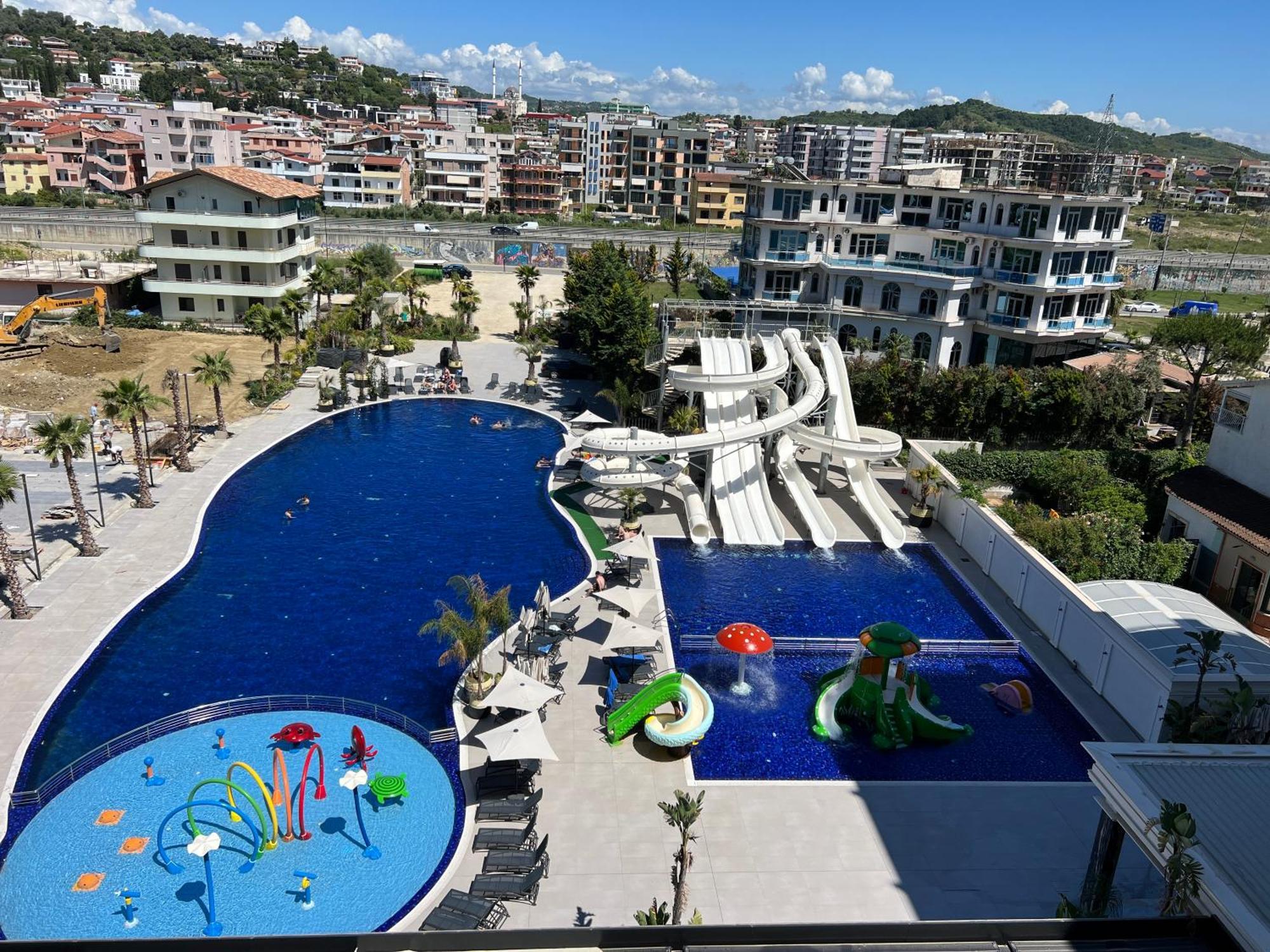 Coastline Luxury Apart Hotel Golem  Luaran gambar