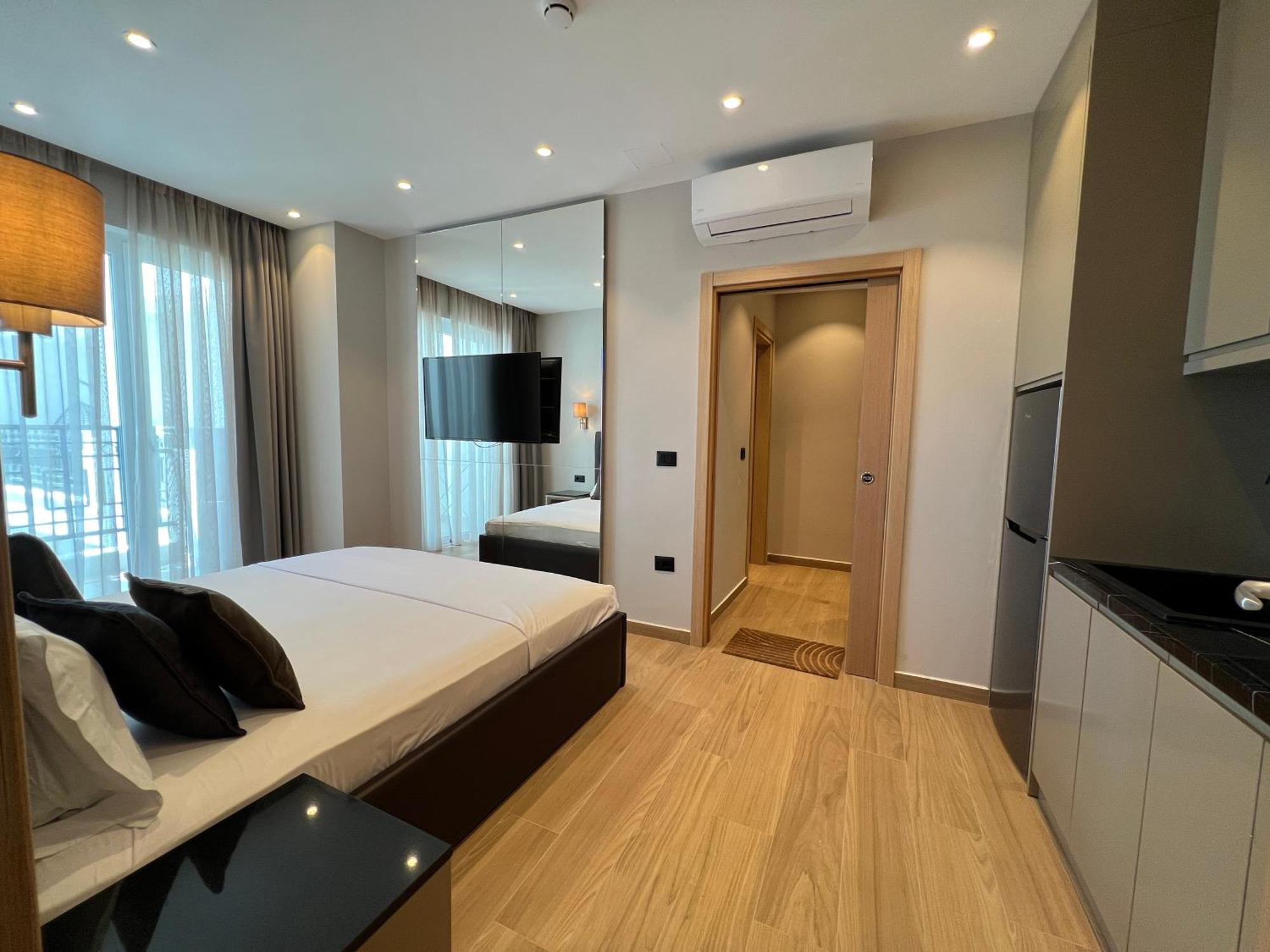 Coastline Luxury Apart Hotel Golem  Luaran gambar
