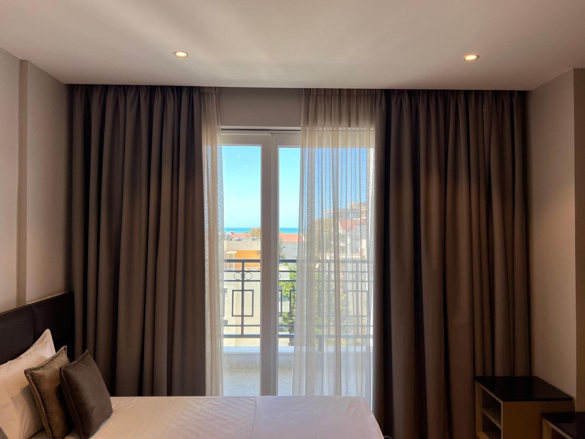 Coastline Luxury Apart Hotel Golem  Luaran gambar